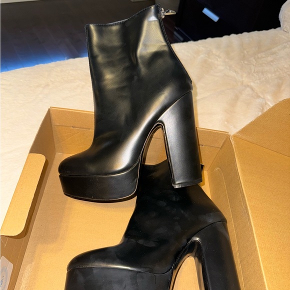 Zara boots - Picture 1 of 1